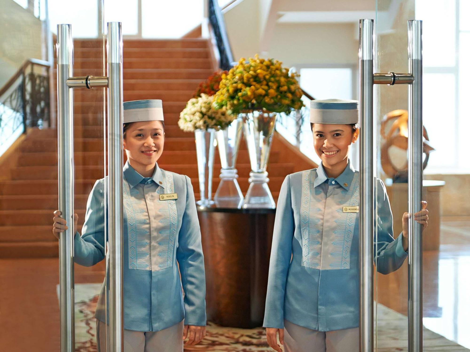 Fairmont Makati Hotel Makati City Exterior photo Doormen at the Shangri-La Hotel, Kuala Lumpur