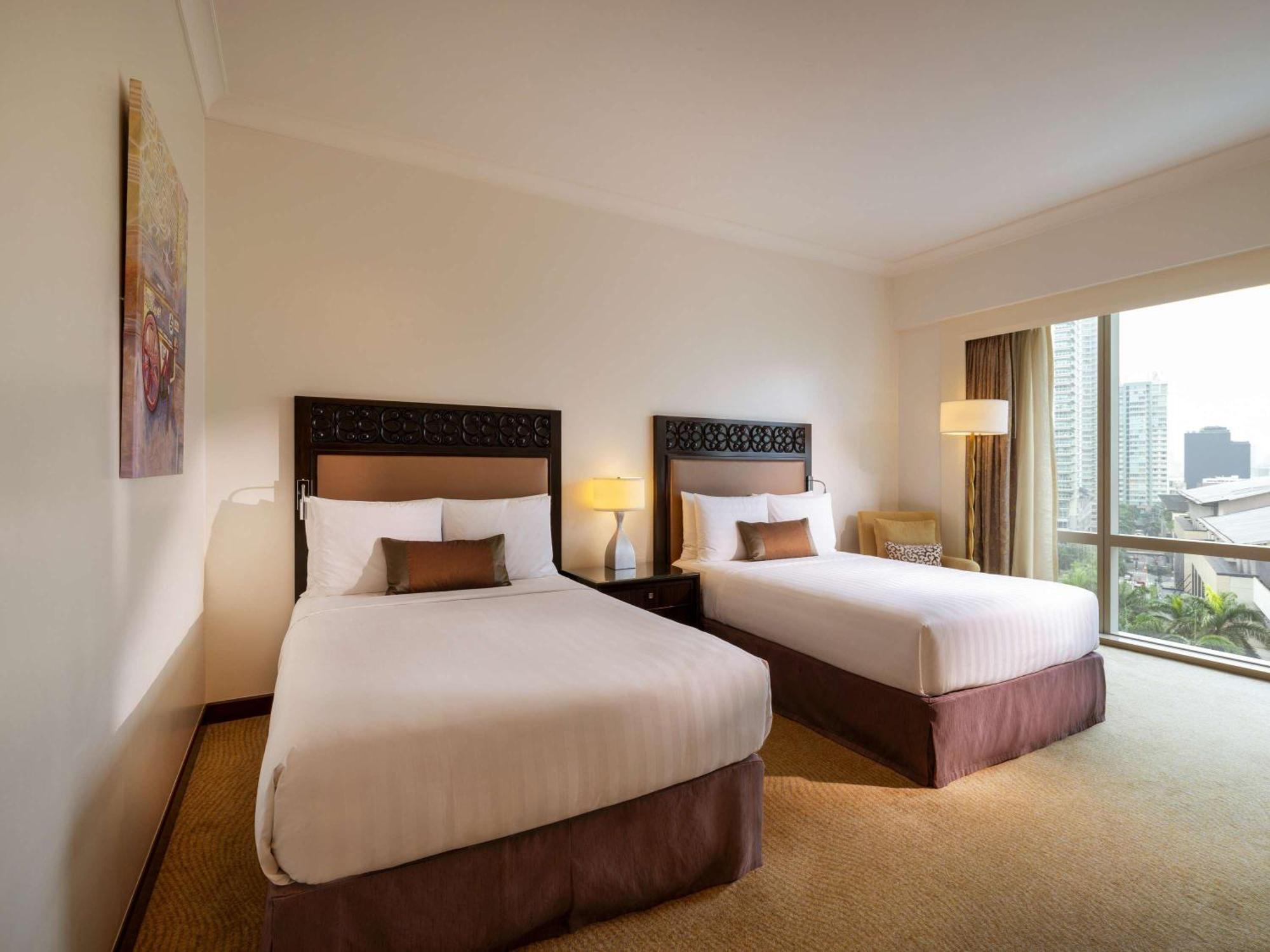 Fairmont Makati Hotel Makati City Exterior photo Deluxe Room